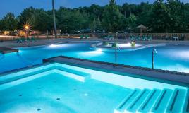 Piscine la nuit au camping de Mimizan Lac